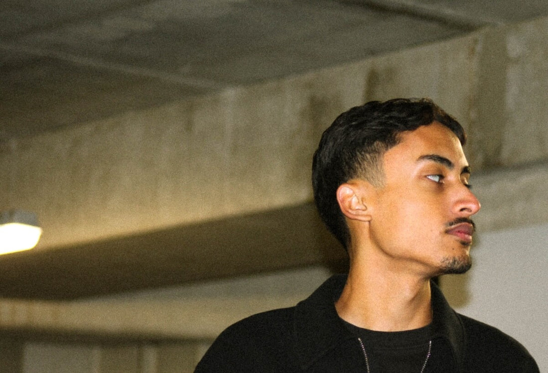 Moderne haarstijl met volume en matte finish, gestyled met Blur matte clay