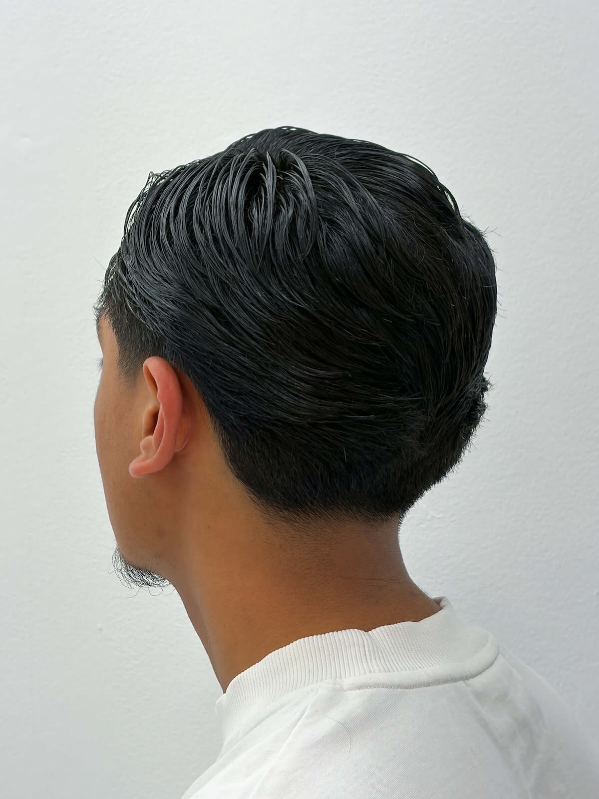 Clean hairstyle met natuurlijke glans, gestyled met Blur pomade